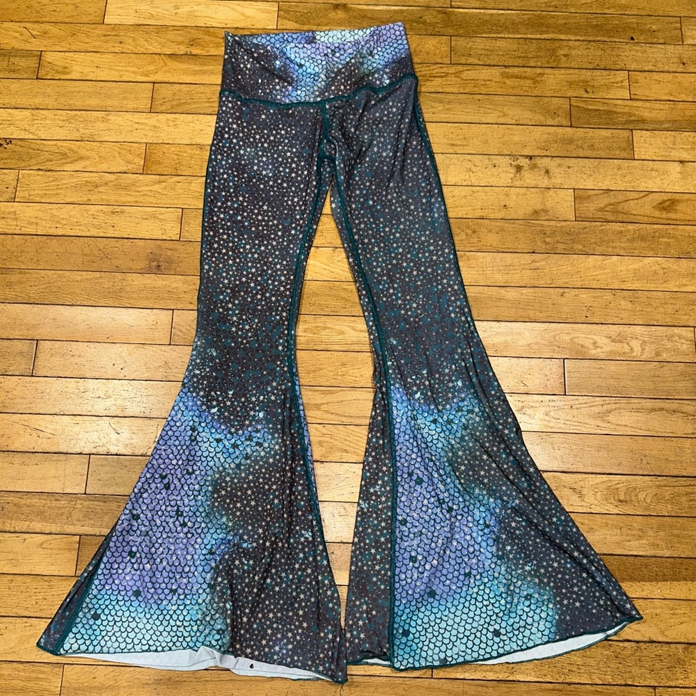 teeki Blue Purple Speckled Flared Yoga Pants - Picture 2 of 5